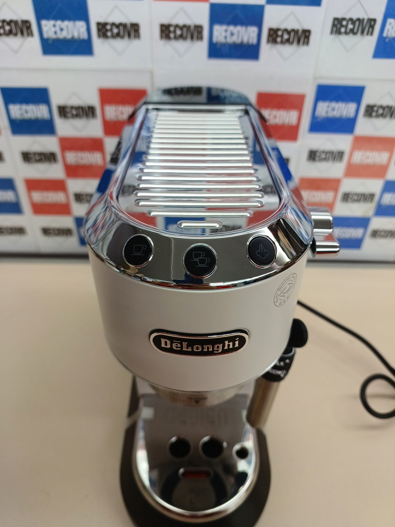 Cafetera Espresso De'Longhi Dedica EC685.W