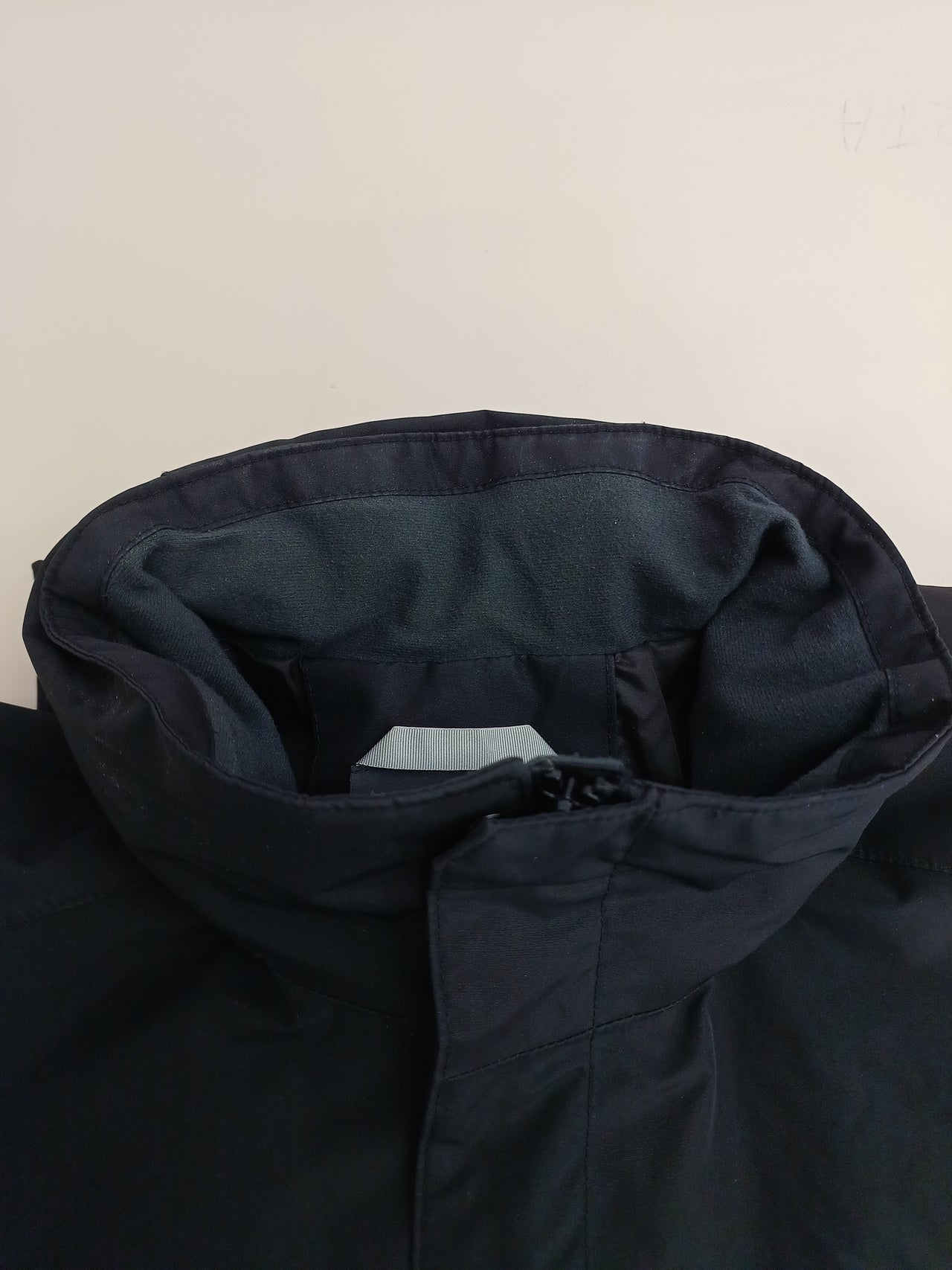 Chaqueta Impermeable talla M regular para Hombre con Helly Tech – Ideal para Uso Diario y Actividades Marítimas