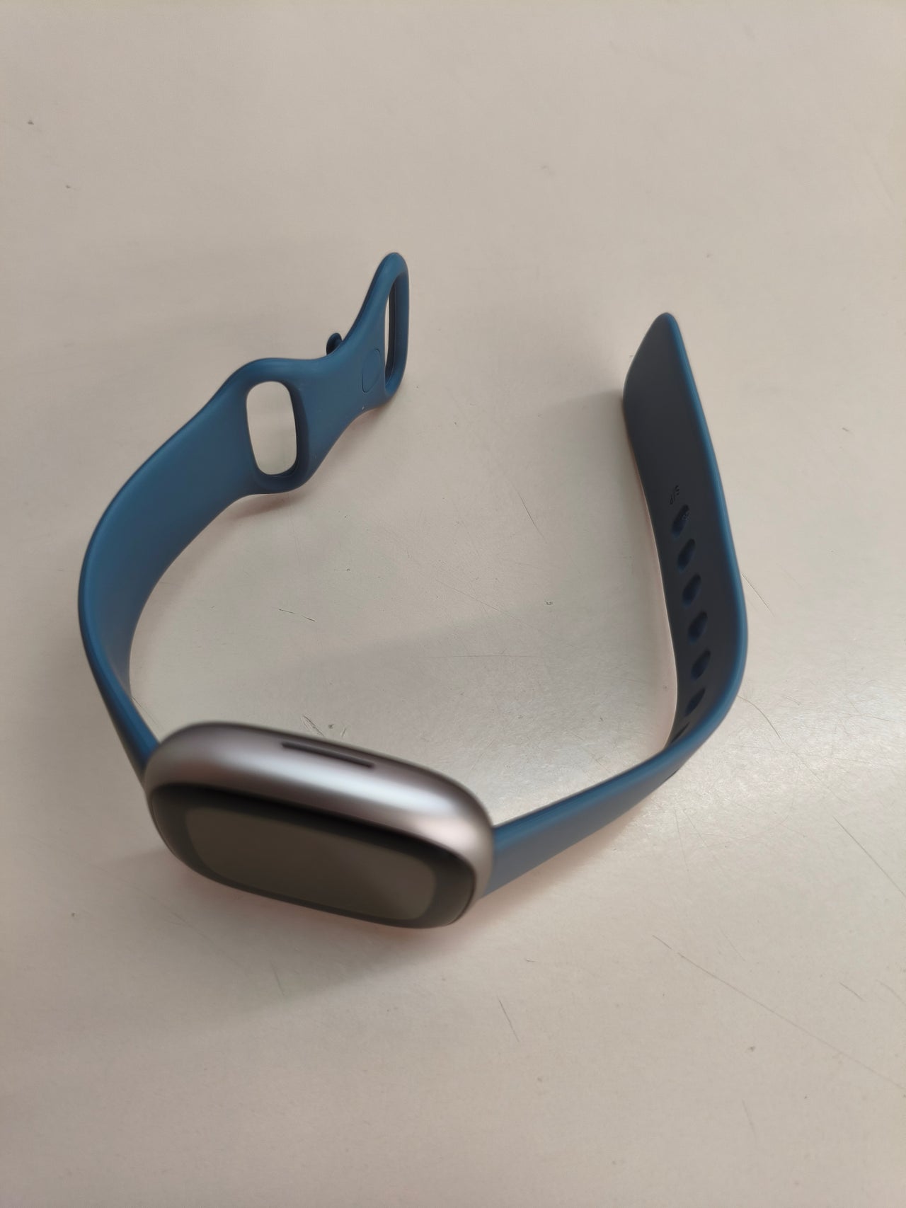 Fitbit Versa 4, smartwatch GPS, 6 días, azul menta