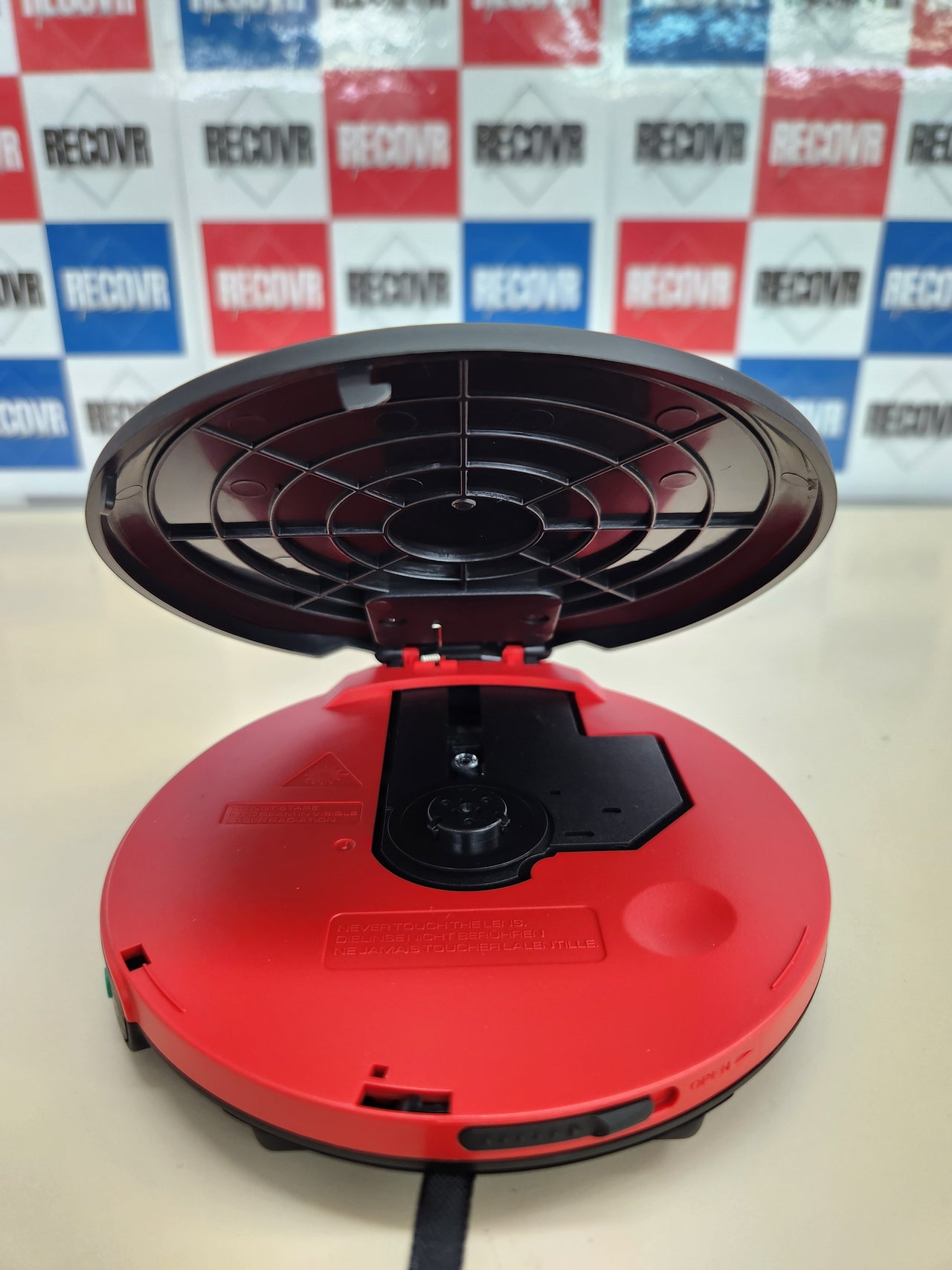 Reproductor CD/MP3 Aiwa Walk rojo portátil