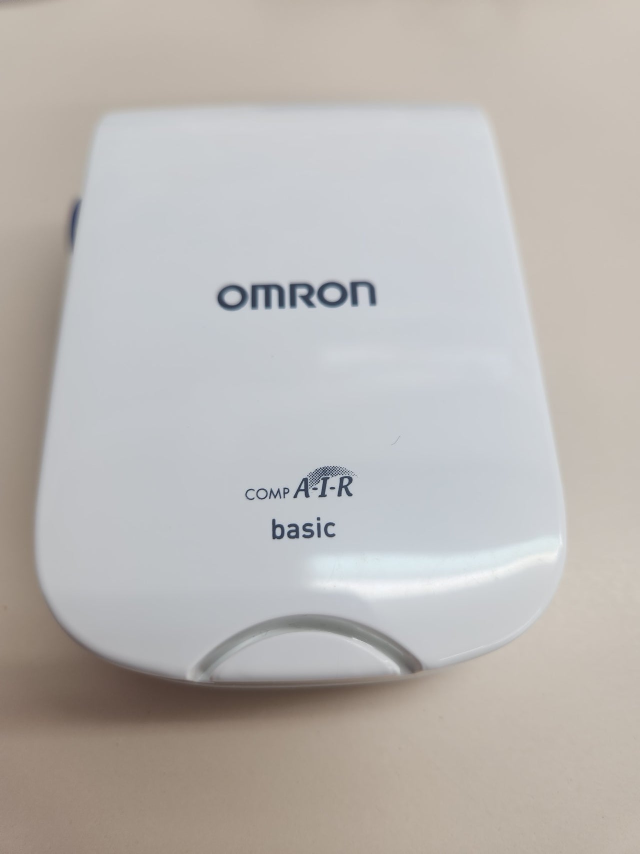 Nebulizador Omron NE-C803-E compacto y silencioso