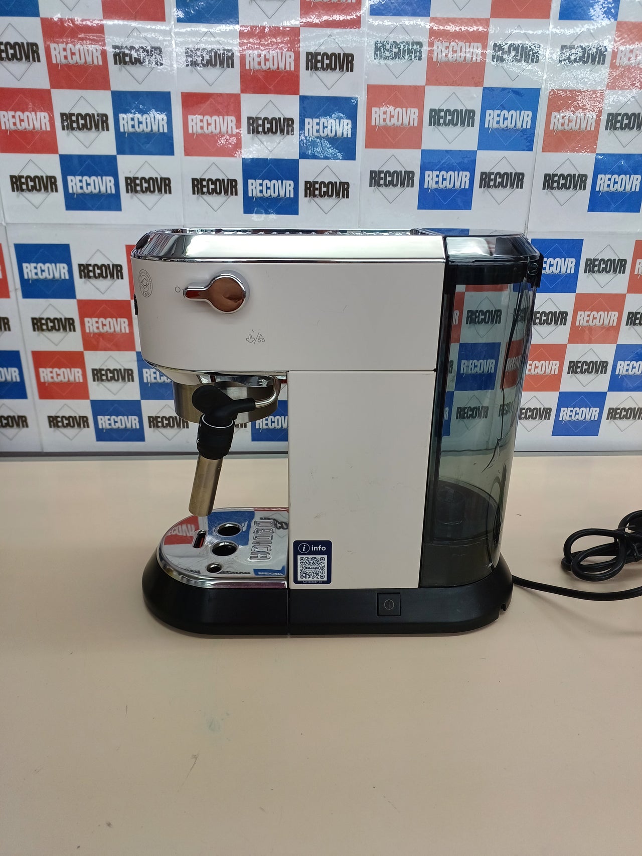 Cafetera Espresso De’Longhi Dedica EC685.W