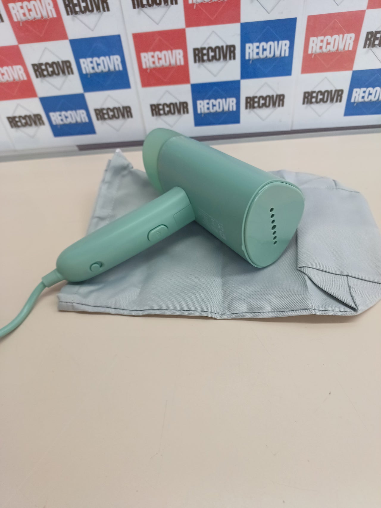 Plancha vapor vertical 1000W compacta viaje – Philips