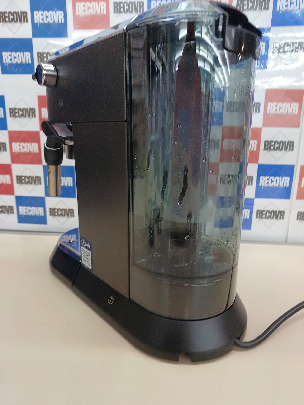 Cafetera espresso bomba acero inox 1,3 L – De’Longhi