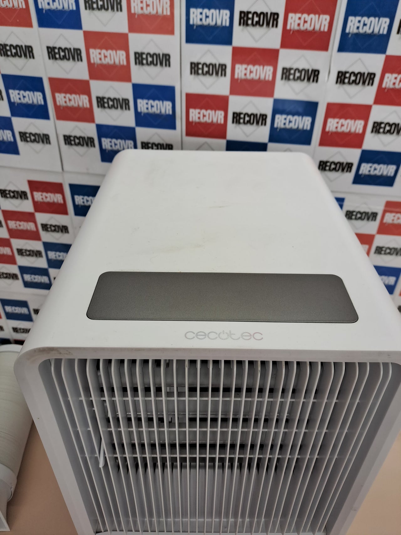 Aire acondicionado portátil 9000 BTU con calor Cecotec