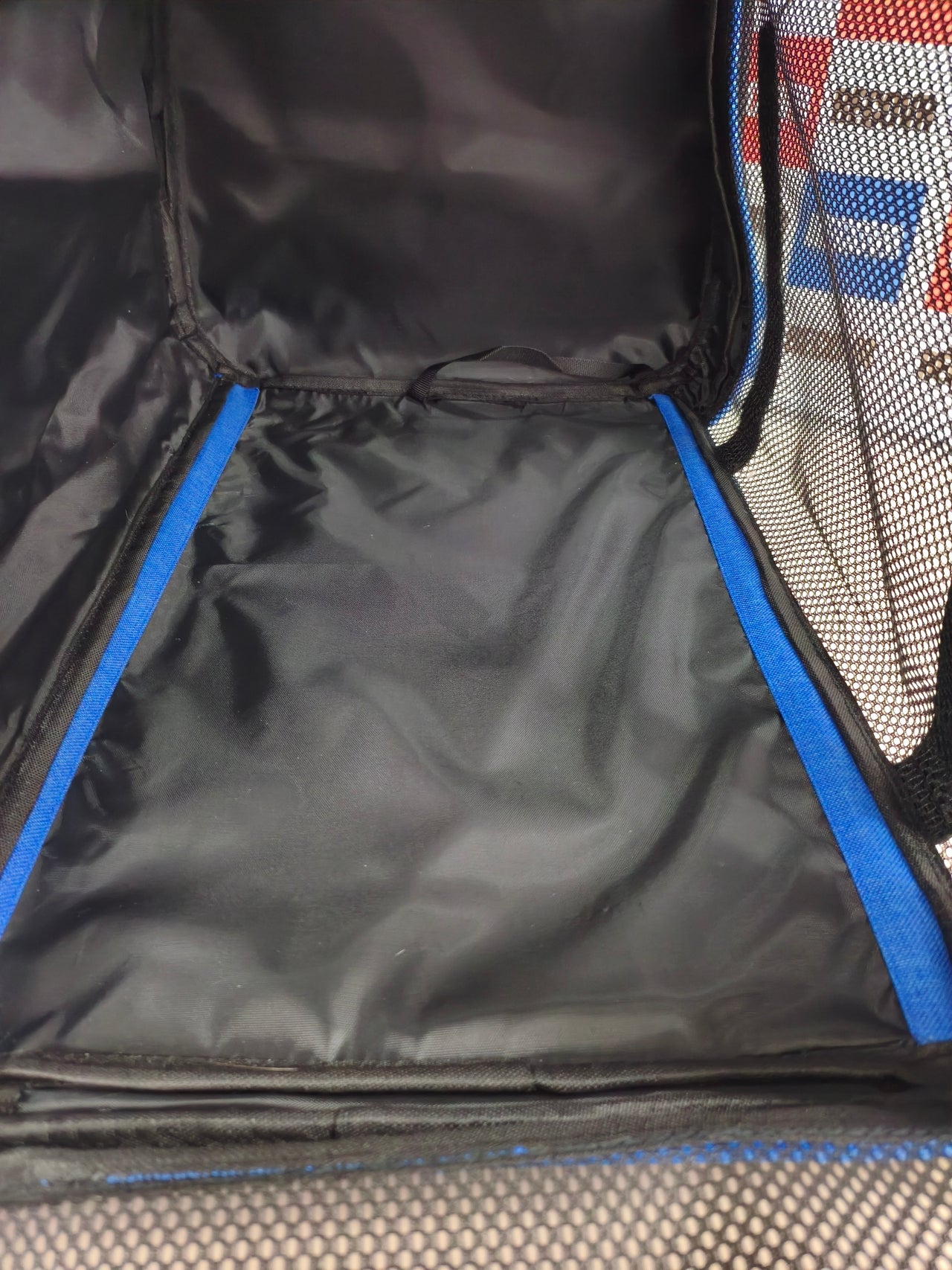 Bolsa transportín transpirable para perros y gatos.