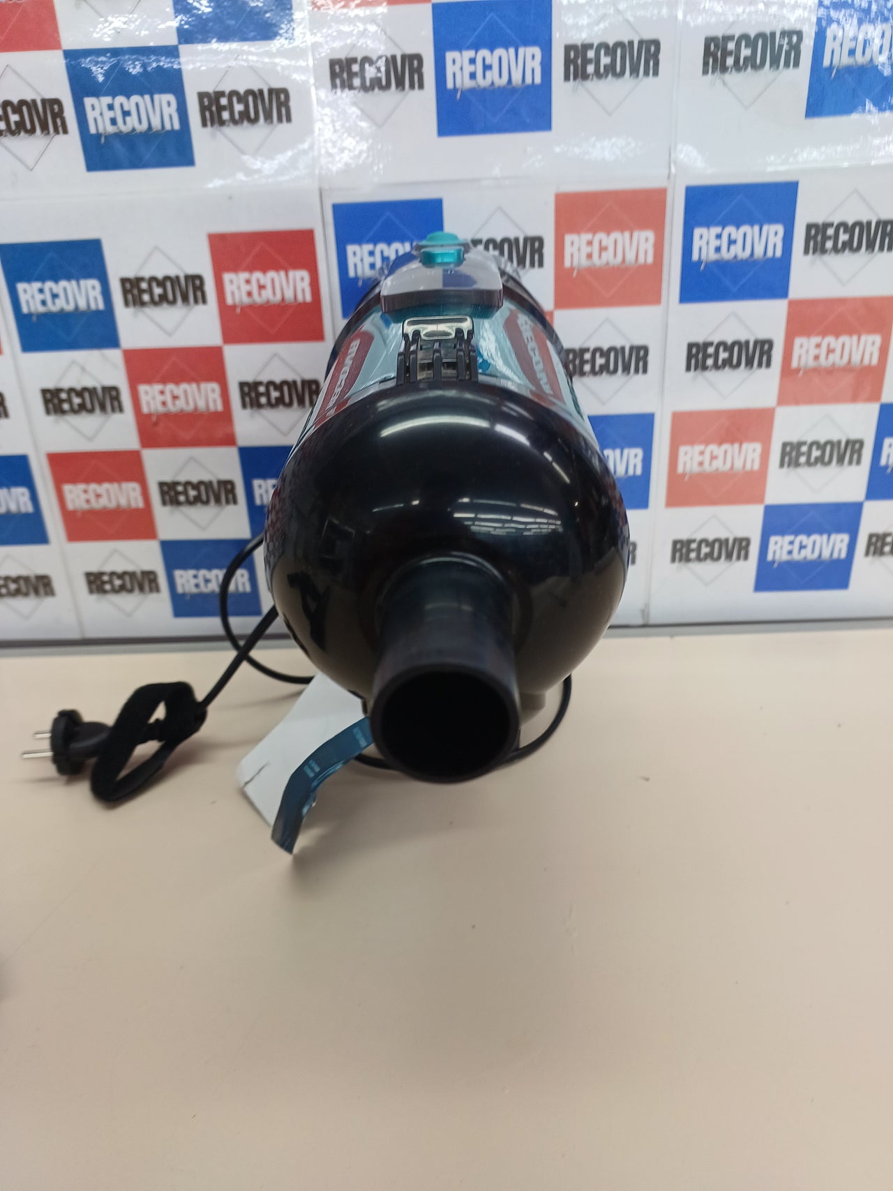 Aspiradora escoba 600W ciclónica 18kPa – Cecotec