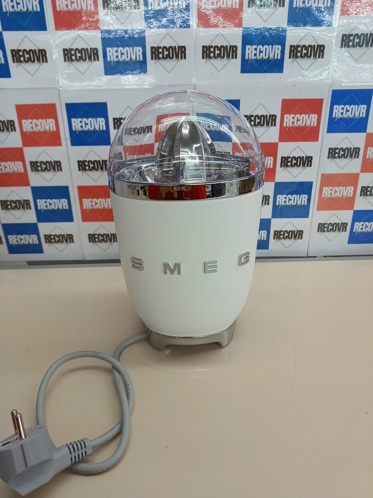 Exprimidor de cítricos Smeg CJF11PKEU