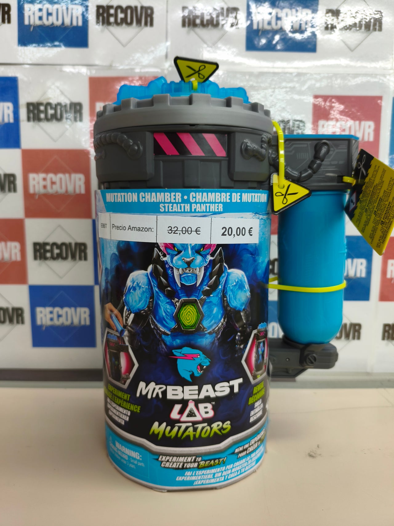 Figura de acción MrBeast Lab Mutators Stealth Panther coleccionable
