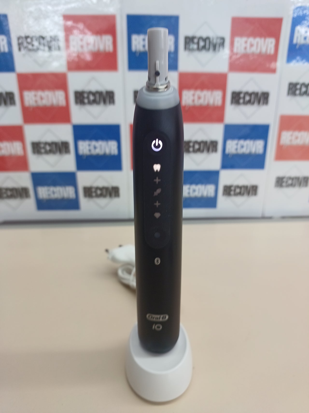 Cepillo eléctrico iO5 negro con 3 cabezales Oral-B
