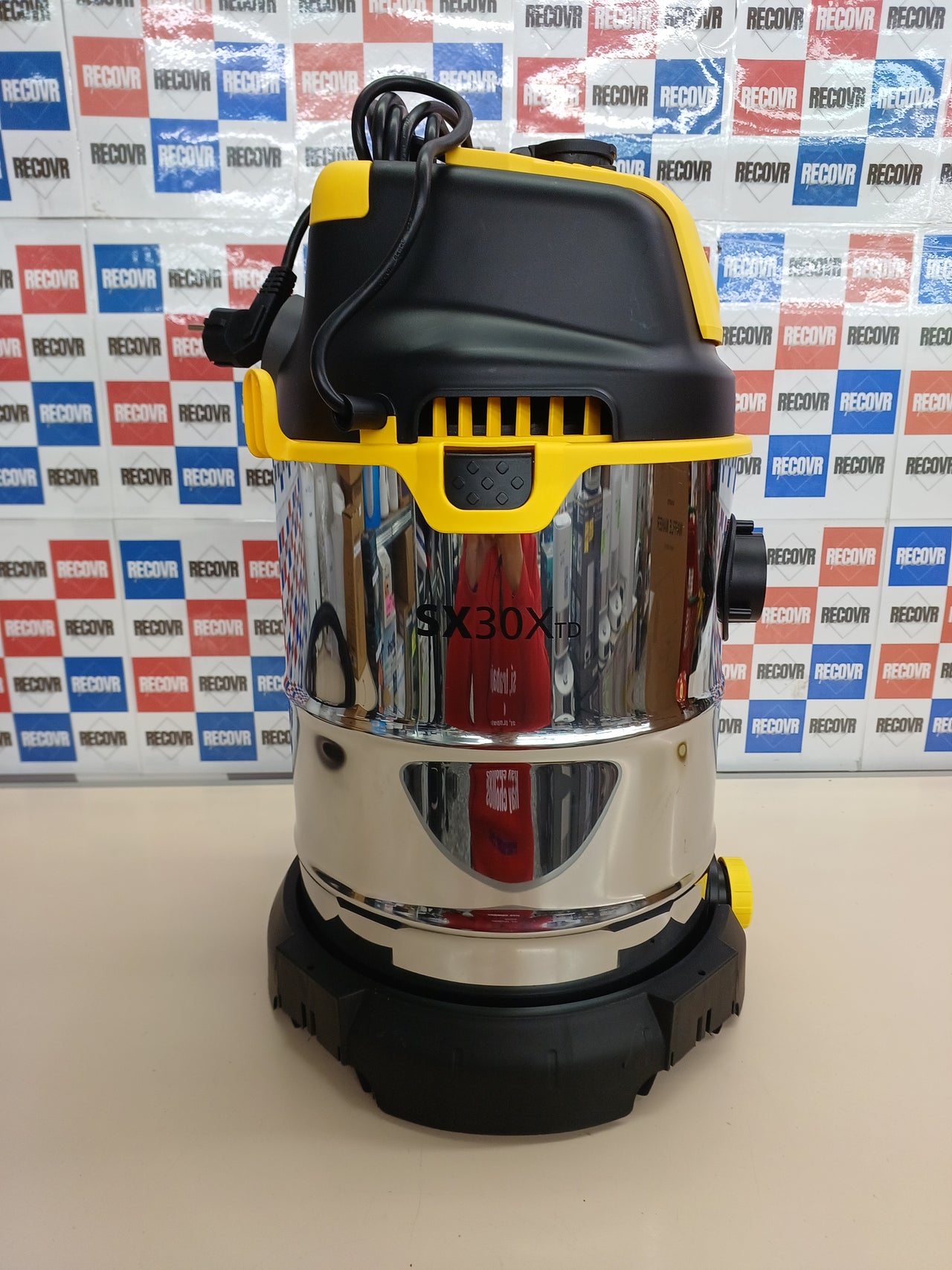 Aspirador Stanley SXVC30XTDE 1600W 30L