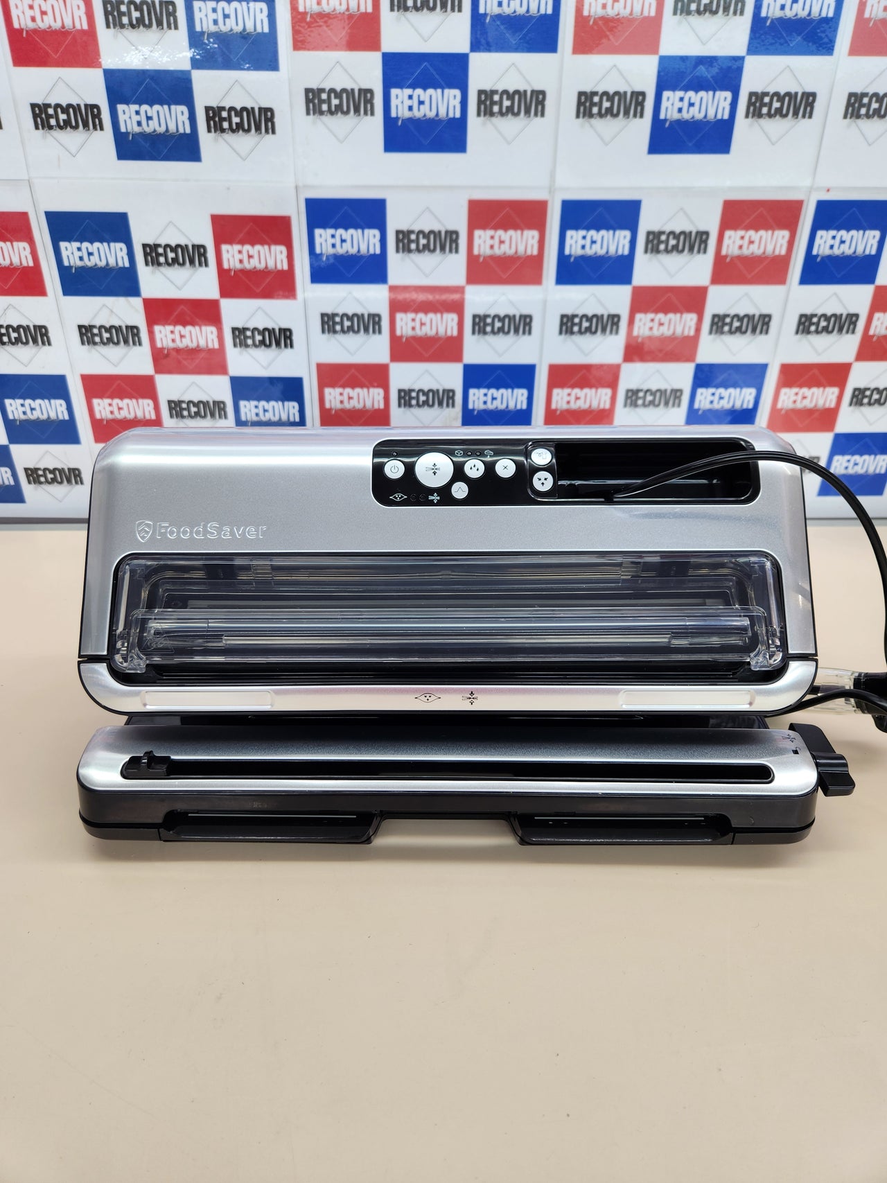 Selladora al Vacío Automática Profesional | FoodSaver | Compartimento para rollo y cortador | Función de marinado | Incluye bolsas de vacío surtidas [FFS006X]