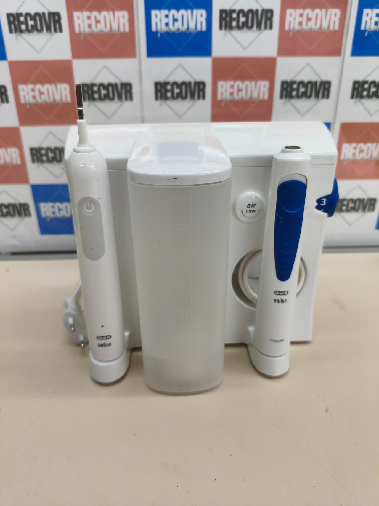 Pack Braun Pro 1 con cepillo de dientes eléctrico e irrigador OxyJet blanco y azul