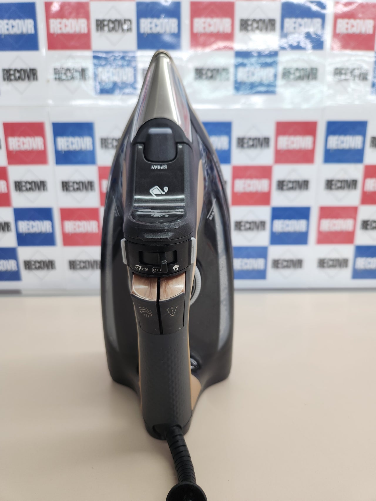 Placha vapor vertical 2700 W, golpe de vapor 180 gr/min, vapor continuo 45 gr/min, suela Microsteam Laser 400, antigoteo, función Eco, ahorro energía, Negro Marrón