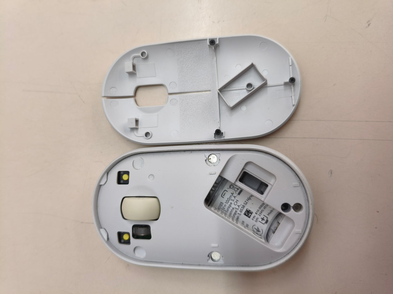 Ratón inalámbrico Logitech Pebble Mouse 2 M350s, blanco