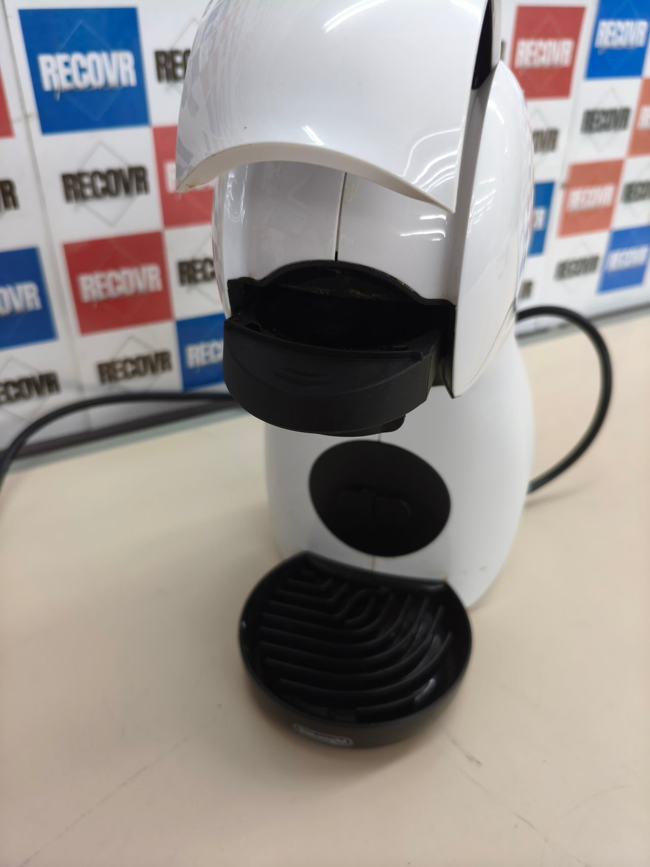 Cafetera de cápsulas De’Longhi Dolce Gusto Piccolo XS blanca compacta