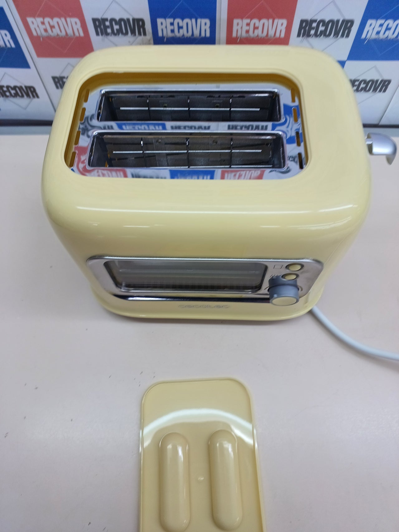 Tostadora vertical retro 700W ventana amarillo - Cecotec