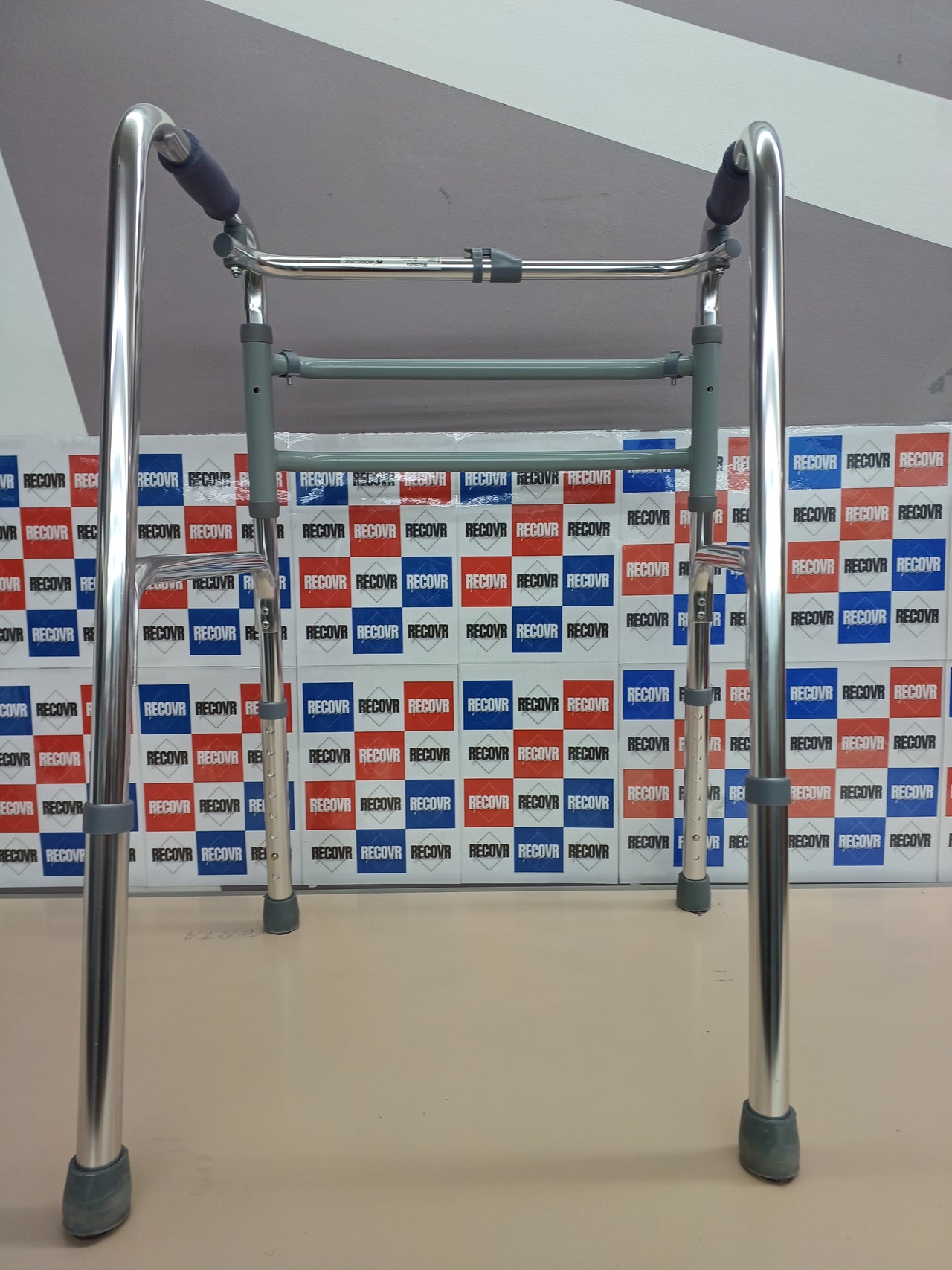 Mobiclinic®, Andador Plegable, Sin Ruedas, Mezquita, Ayuda a la Movilidad, Conteras Antideslizantes, Regulable en Altura, Plegable, Aluminio, Ultraligero, Peso Máximo 100 kg