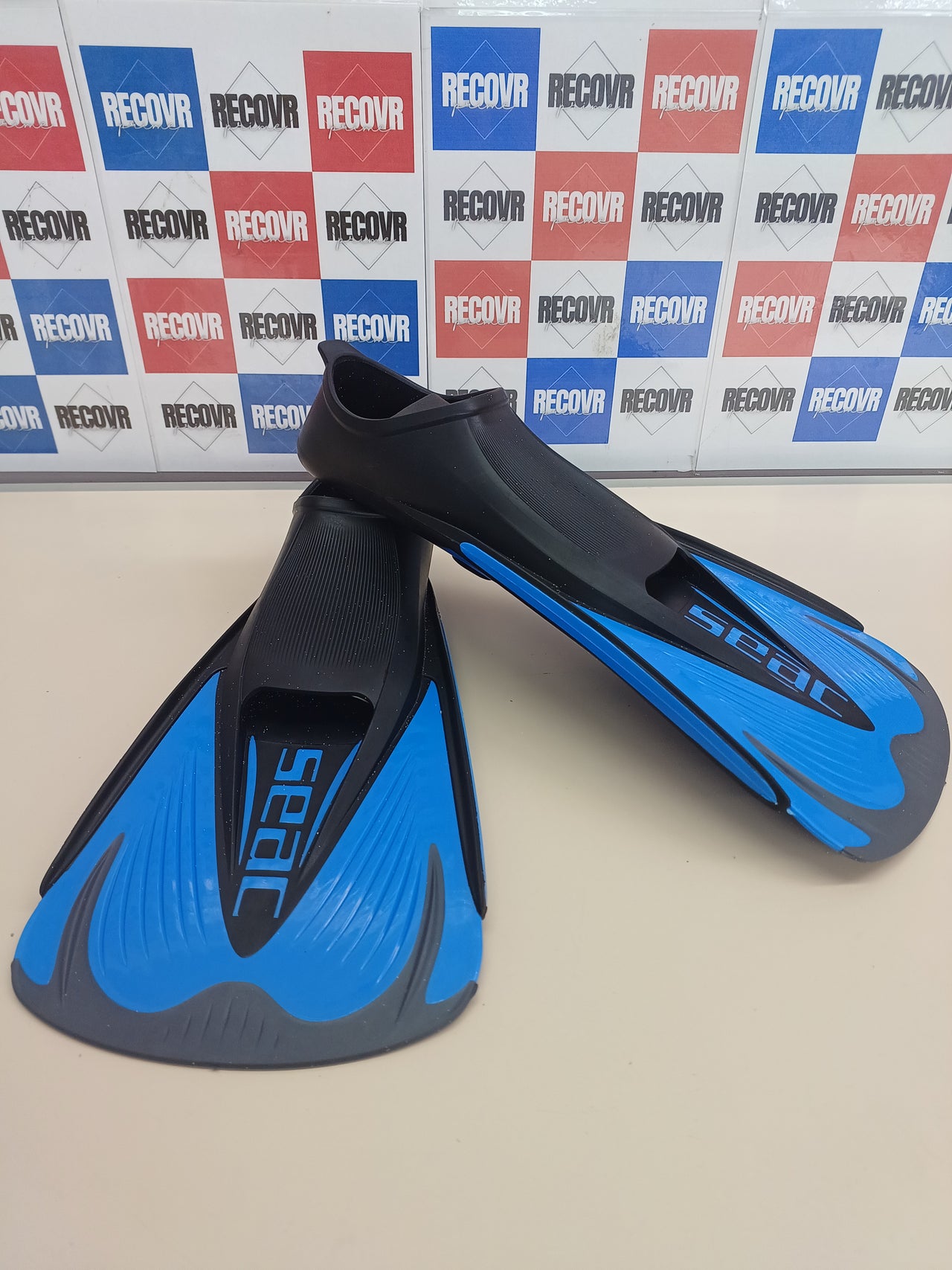 Aletas talla 36-37 cortas natación piscina y mar SEAC.