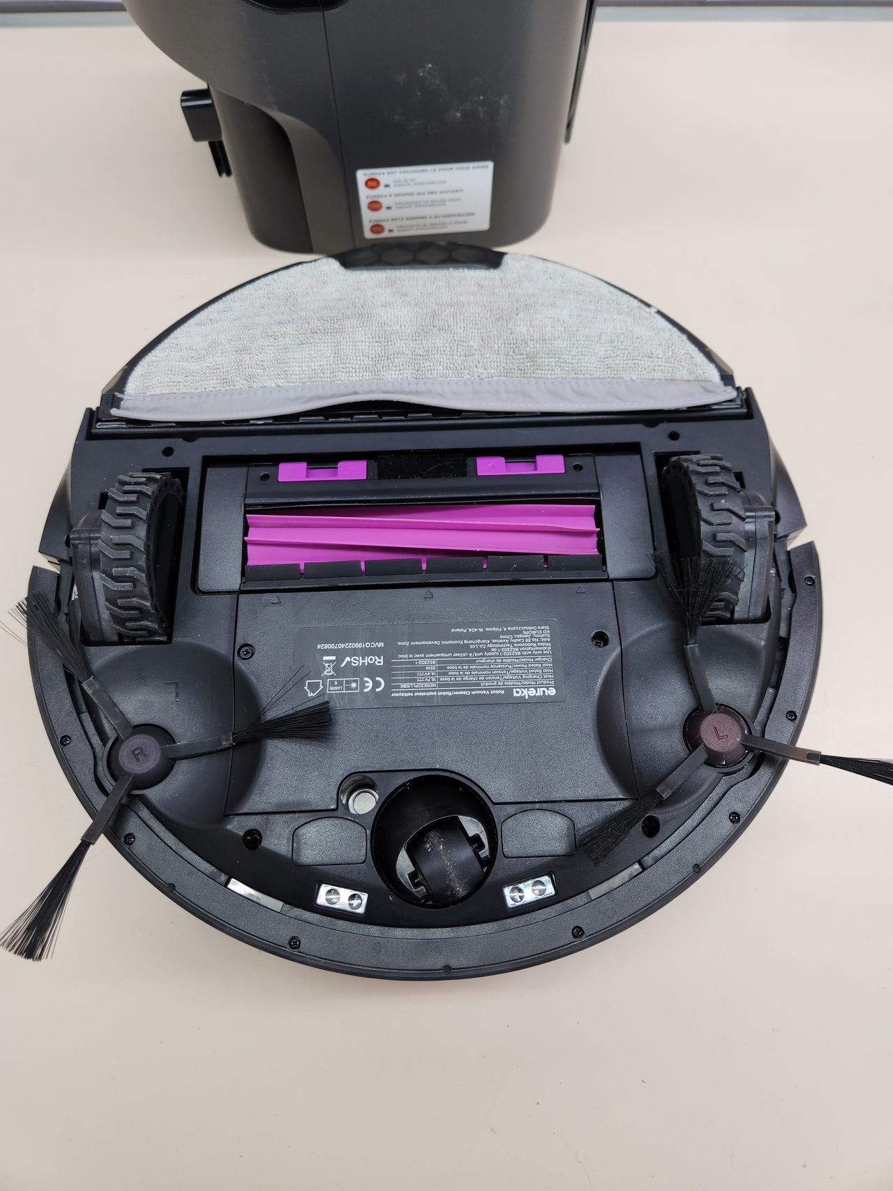 Robot Aspirador Eureka E20 Plus Autovaciado, 8000 Pa, Vaciado Automático de Polvo,180 Min de Duración de Batería,DuoDetect AI 3D Evitación de Obstáculos,para Alfombras y Pelo de Mascota, Negro