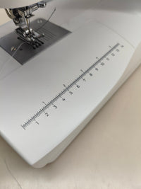 Máquina de coser Cecotec  66 puntadas con brazo libre y accesorios