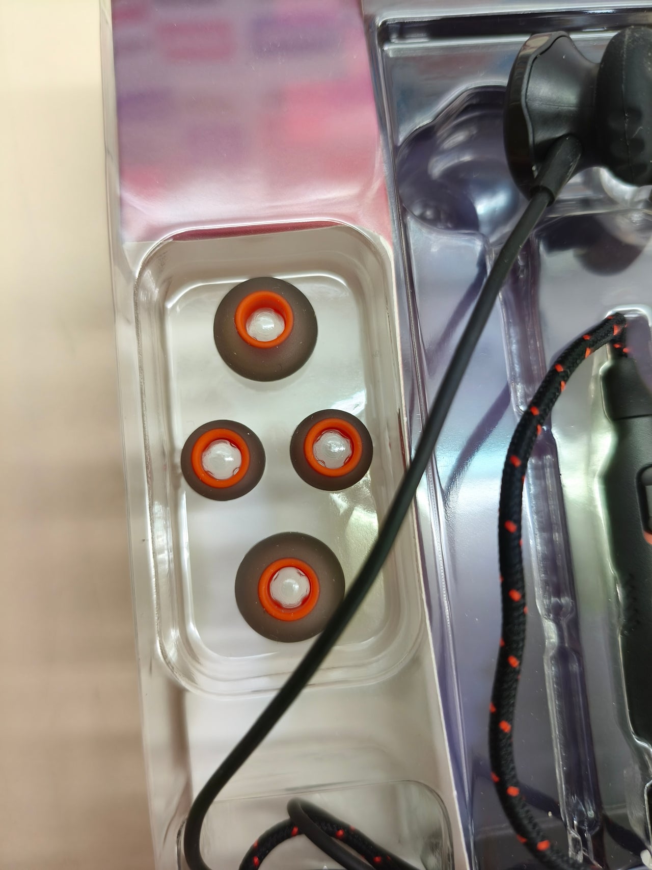 Auriculares gaming intraaurales con micrófono y control de sonido
