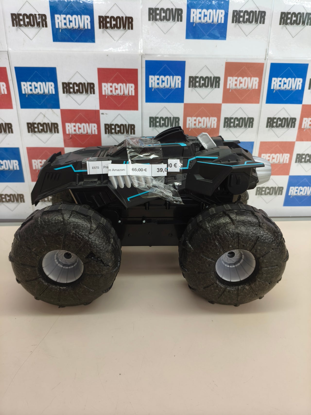 Batmóvil teledirigido RC 4x4 resistente al agua
