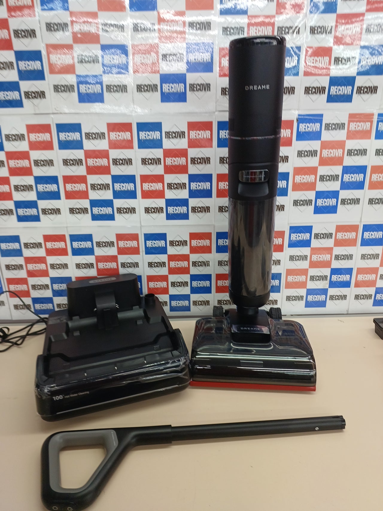 Aspirador seco y húmedo 21 000 Pa con brazo robótico – Dreame