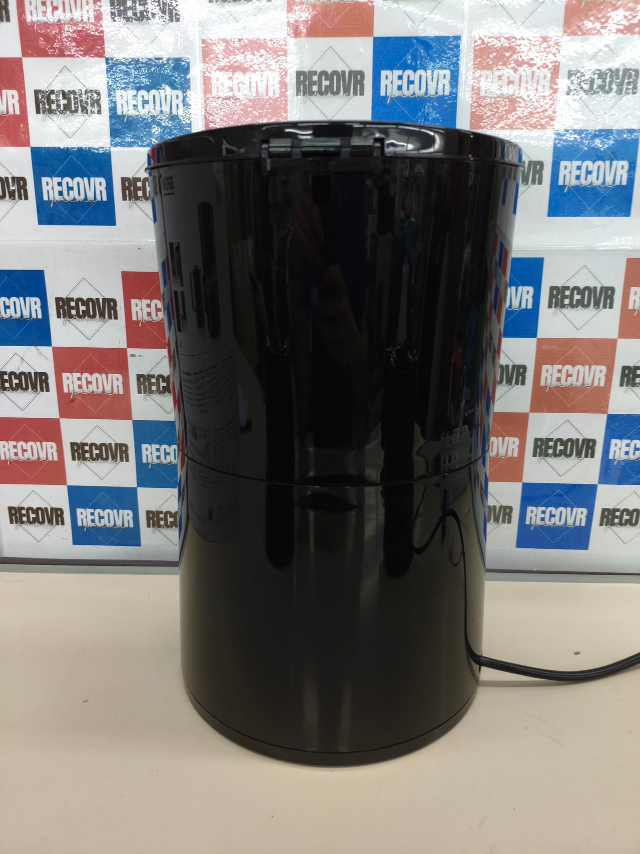 Cafetera de filtro con 2 jarras térmicas, para hasta 16 tazas.