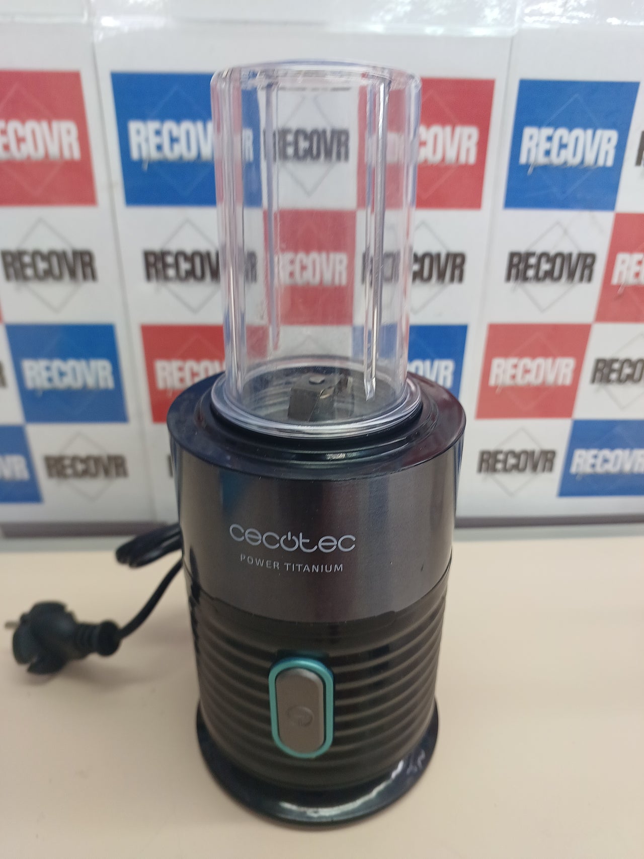 Batidora individual 650W con 2 vasos 600ml Cecotec