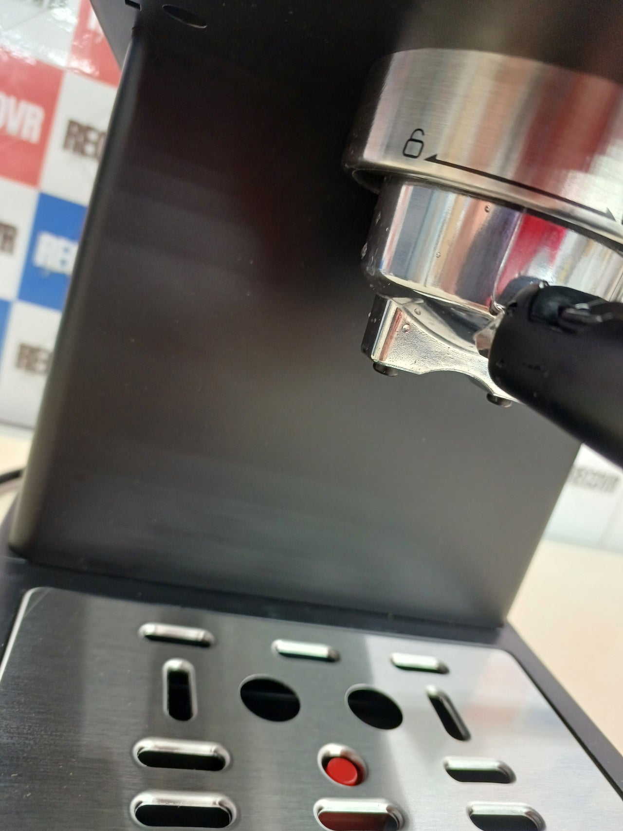 Cafetera express 20 bares con vaporizador y Cold Brew - Cecotec