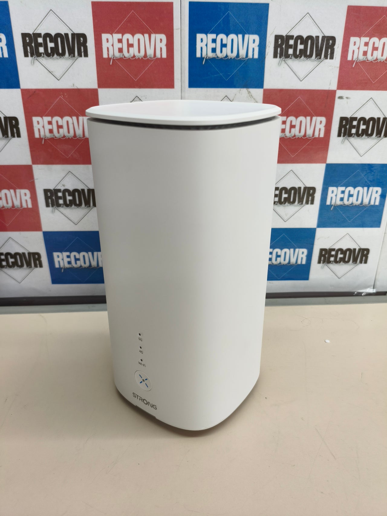 Router 5G Strong WiFi 6 AX3000 con ranura SIM y puerto 2,5 GbE