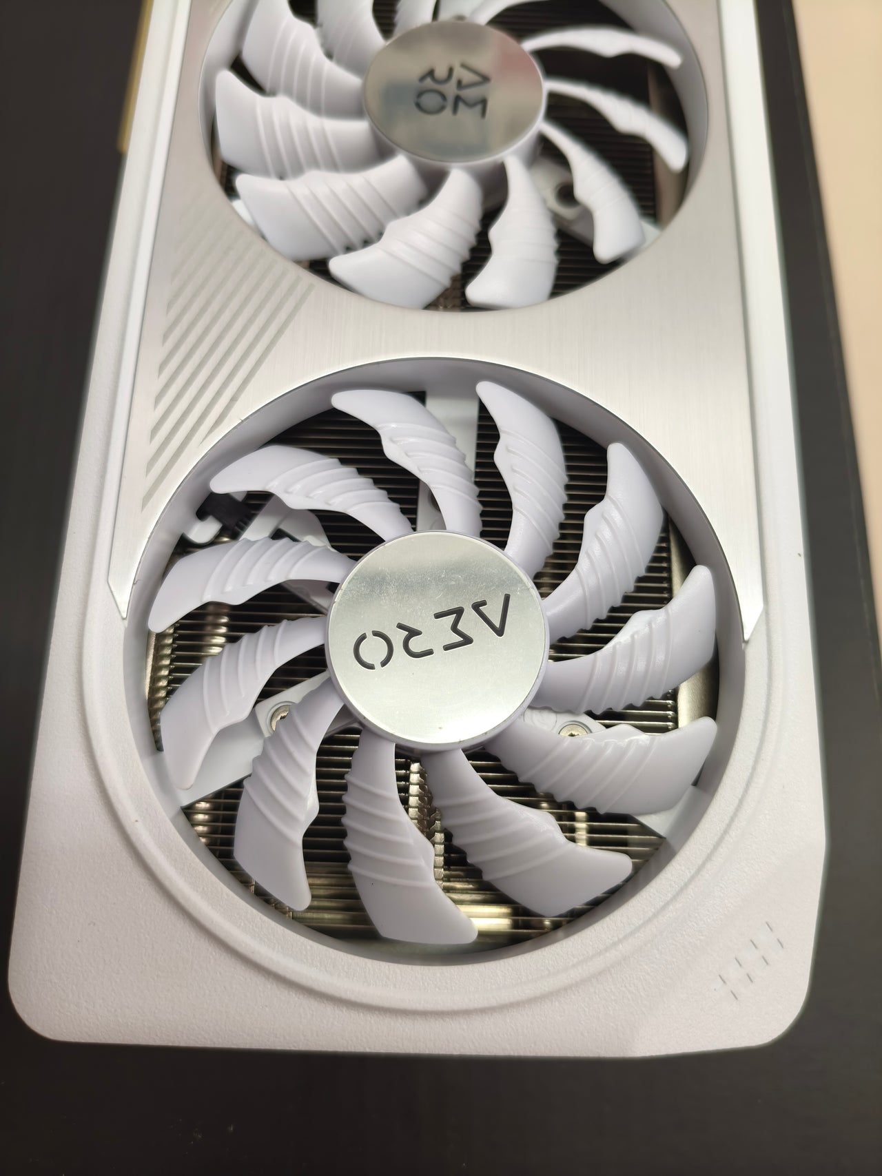 Tarjeta gráfica Gigabyte GeForce RTX 4060 AERO OC 8 GB