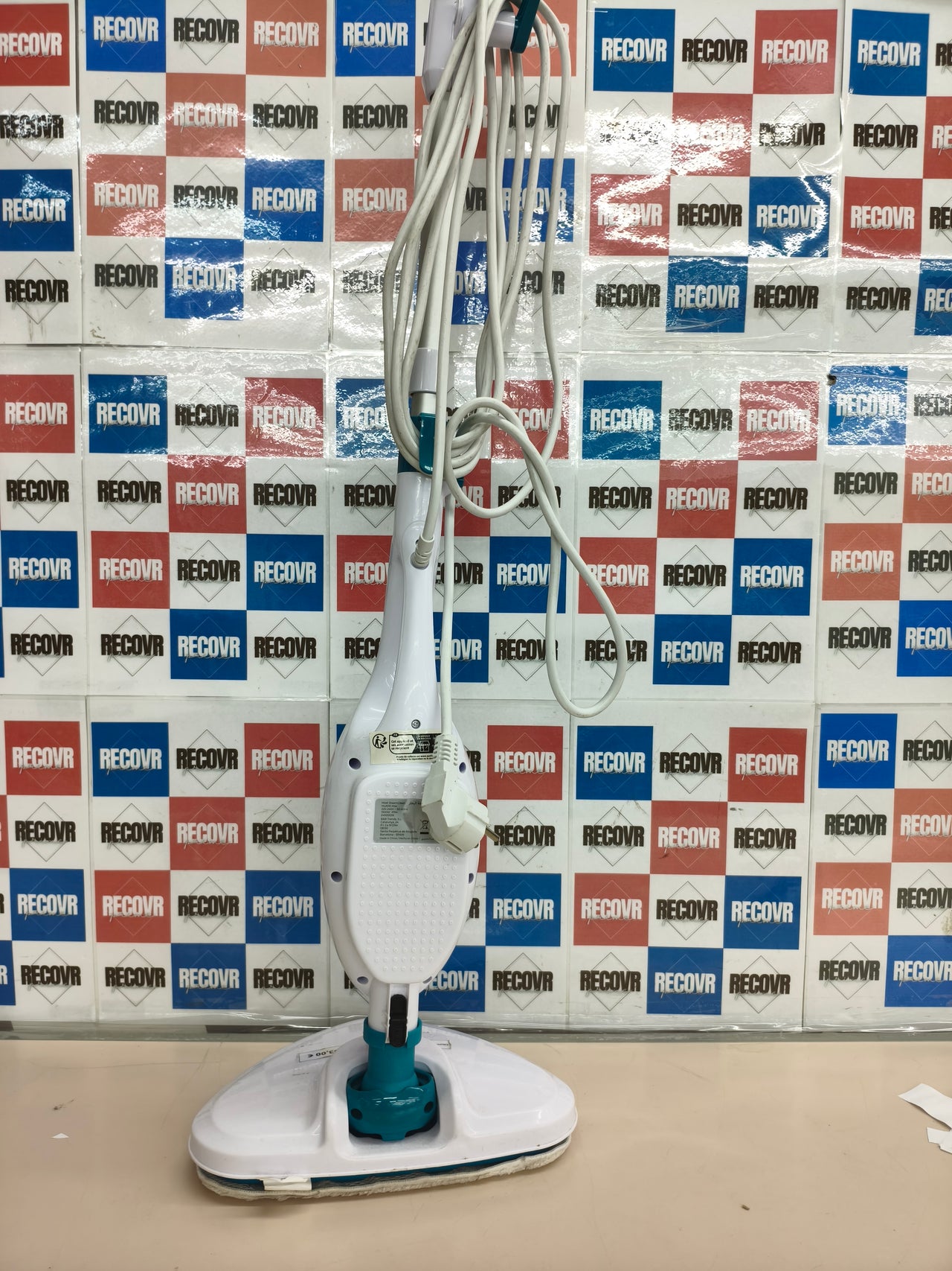 Mopa a vapor multifunción 10 en 1 para limpiar el hogar.