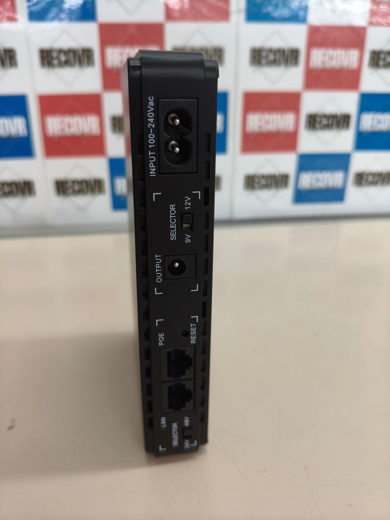 Batería de respaldo para router, módem y cámaras de seguridad.