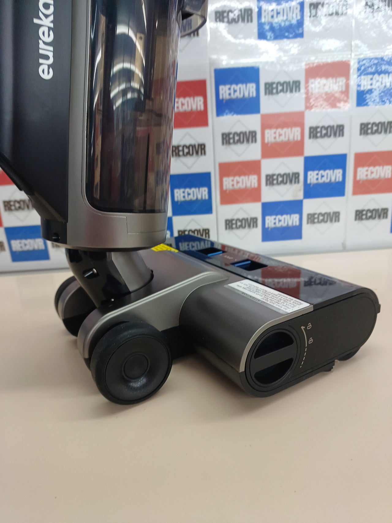 Aspiradora fregadora sin cable multisuperficie – Eureka