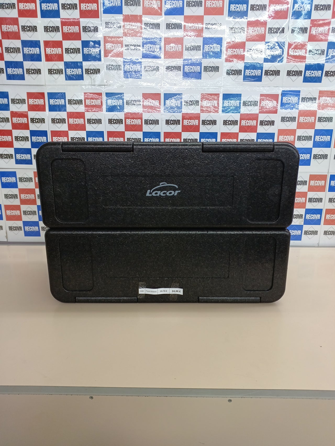 Caja Isotérmica 38,5L Resistente Aislante y Impermeable Negro