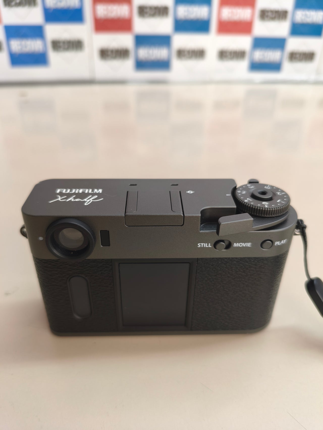 FUJIFILM X-HF1, cámara compacta, gris carbón