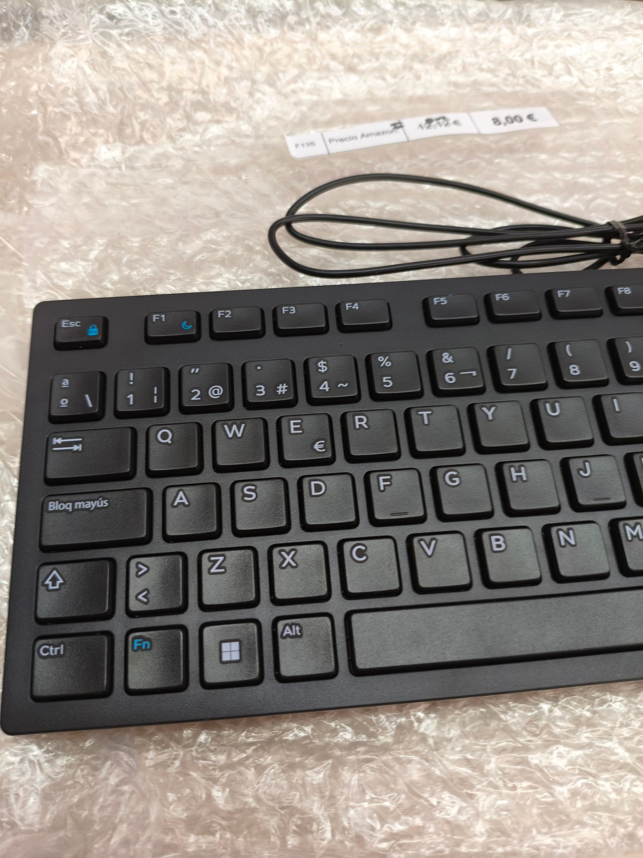 Teclado con cable USB Amazon Basics, español, negro mate