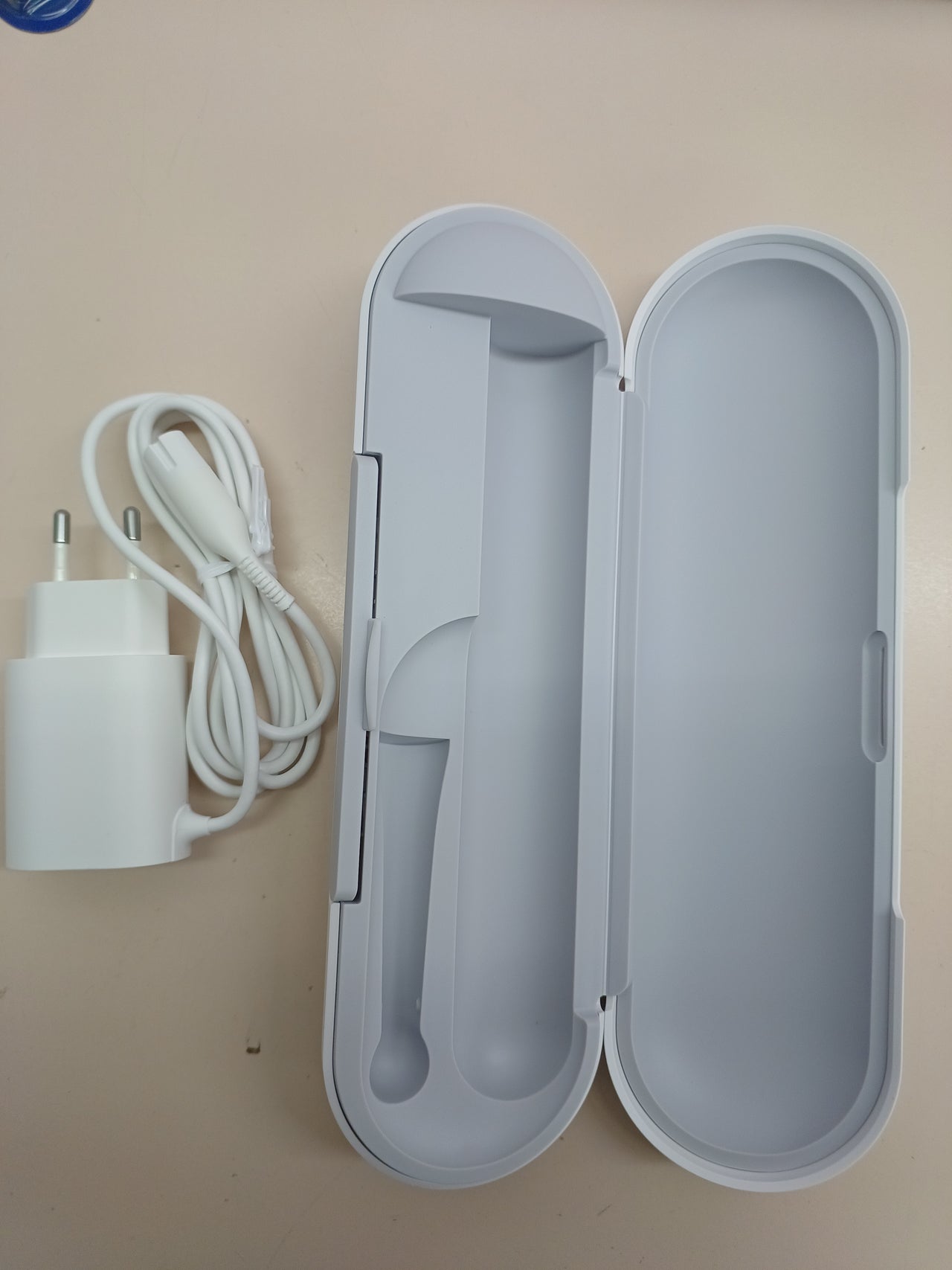 Cepillo dental eléctrico iO9 blanco con estuche de viaje Oral-B
