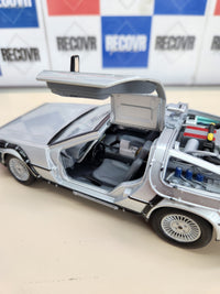 Coche DeLorean volador Regreso al Futuro