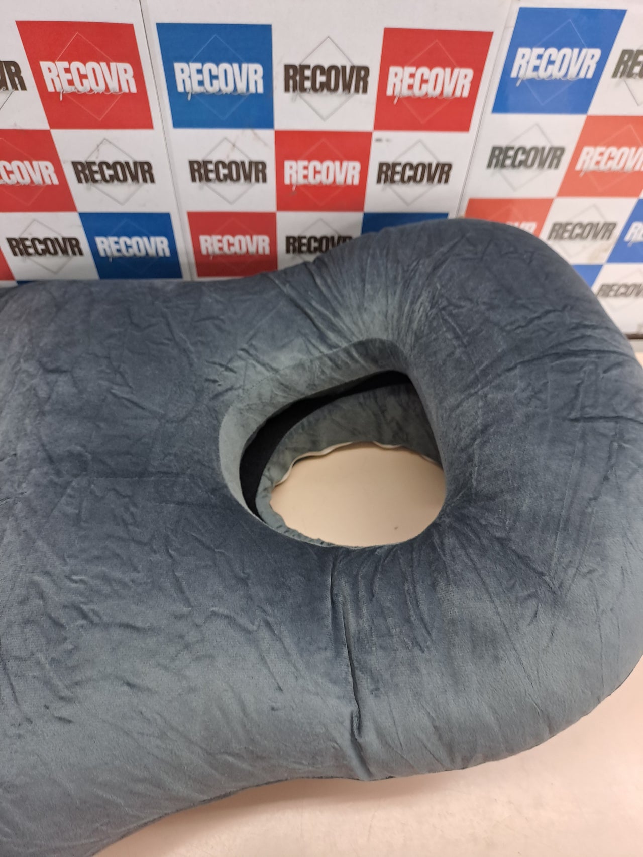 Almohada recuperación post cirugía ocular boca abajo con orificio