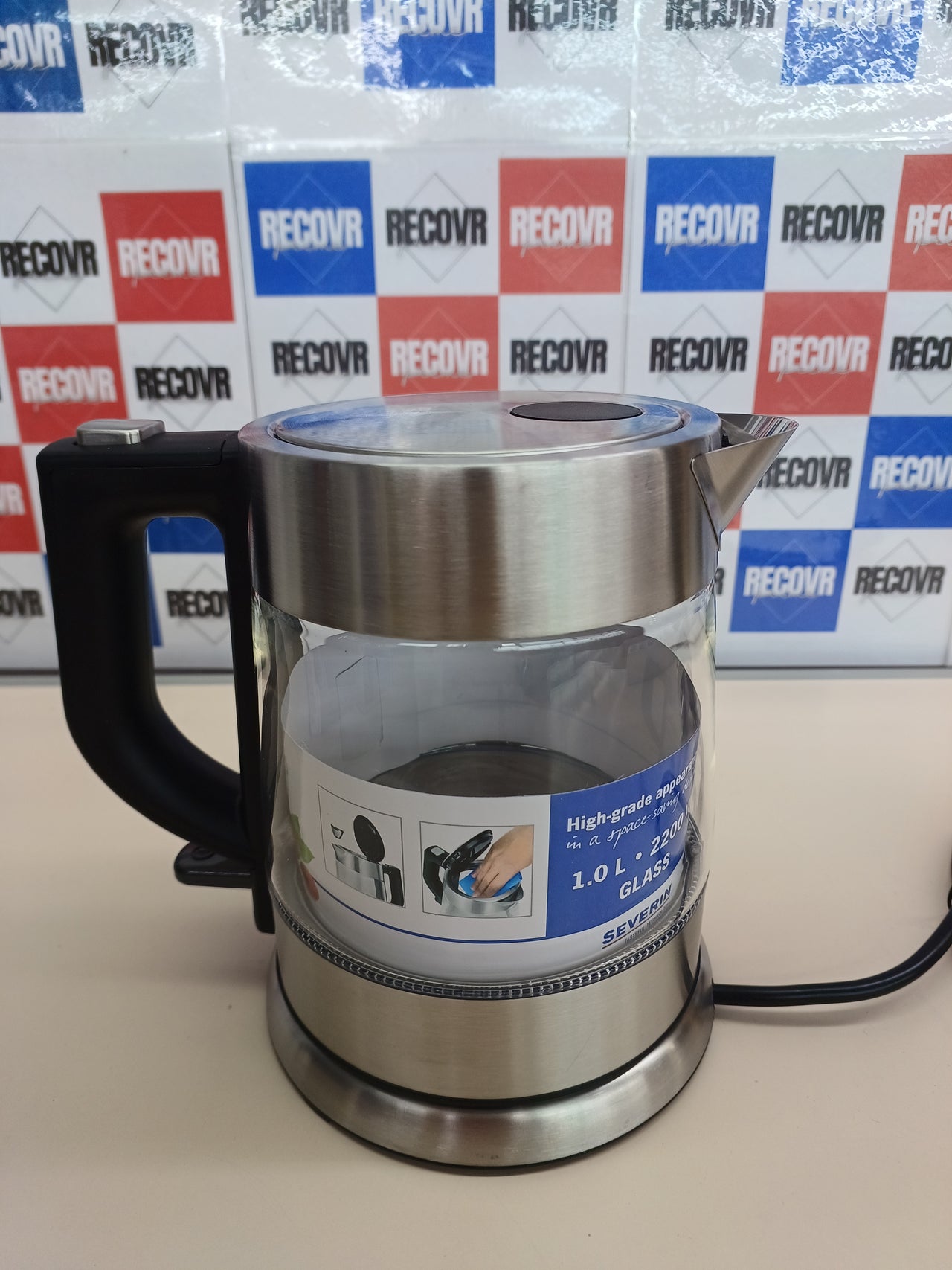 Hervidor de agua de cristal, jarra para hervir agua con conexión inalámbrica, potente y compacta, hervidor eléctrico con filtro antical, acero inoxidable/negro, WK 3468 SEVERIN