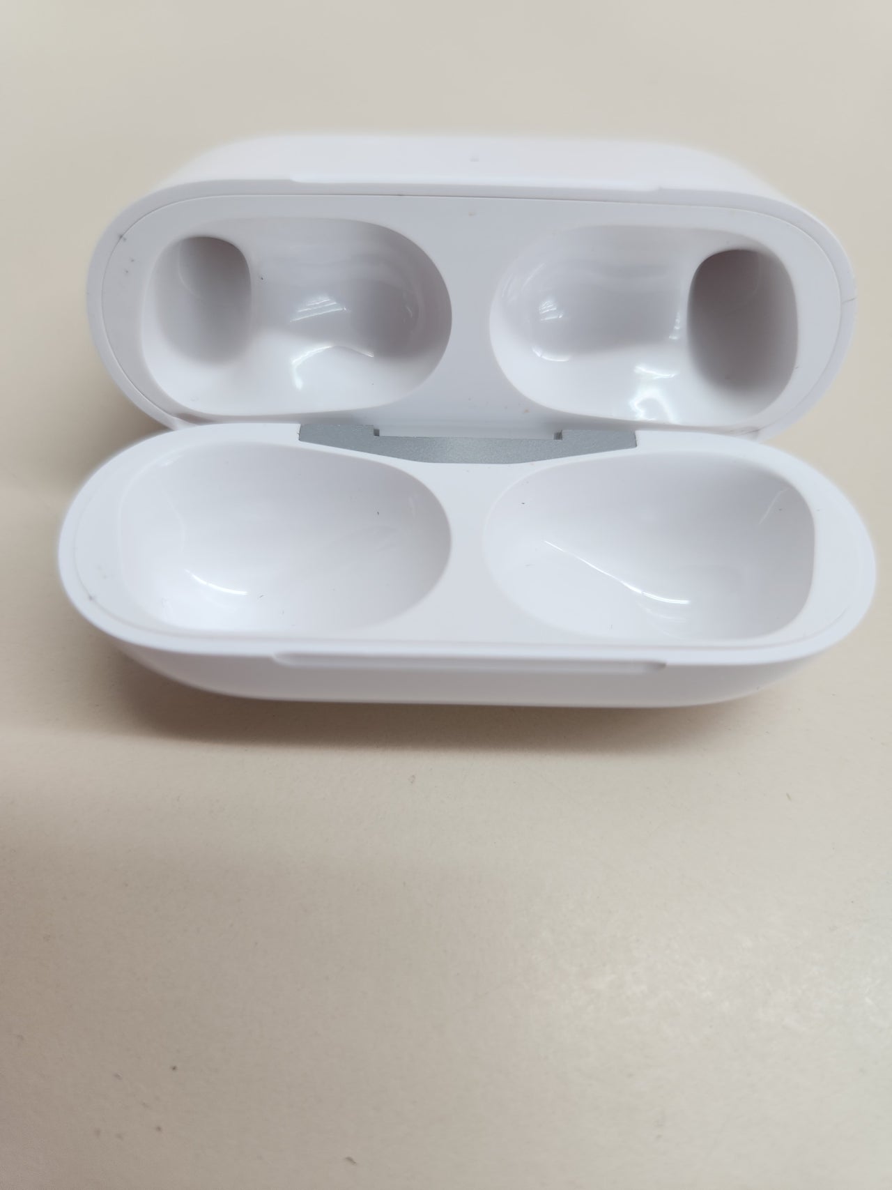 Estuche Carga Inalámbrica AirPods Pro 1 Gen 660 mAh + Lightning Phonix