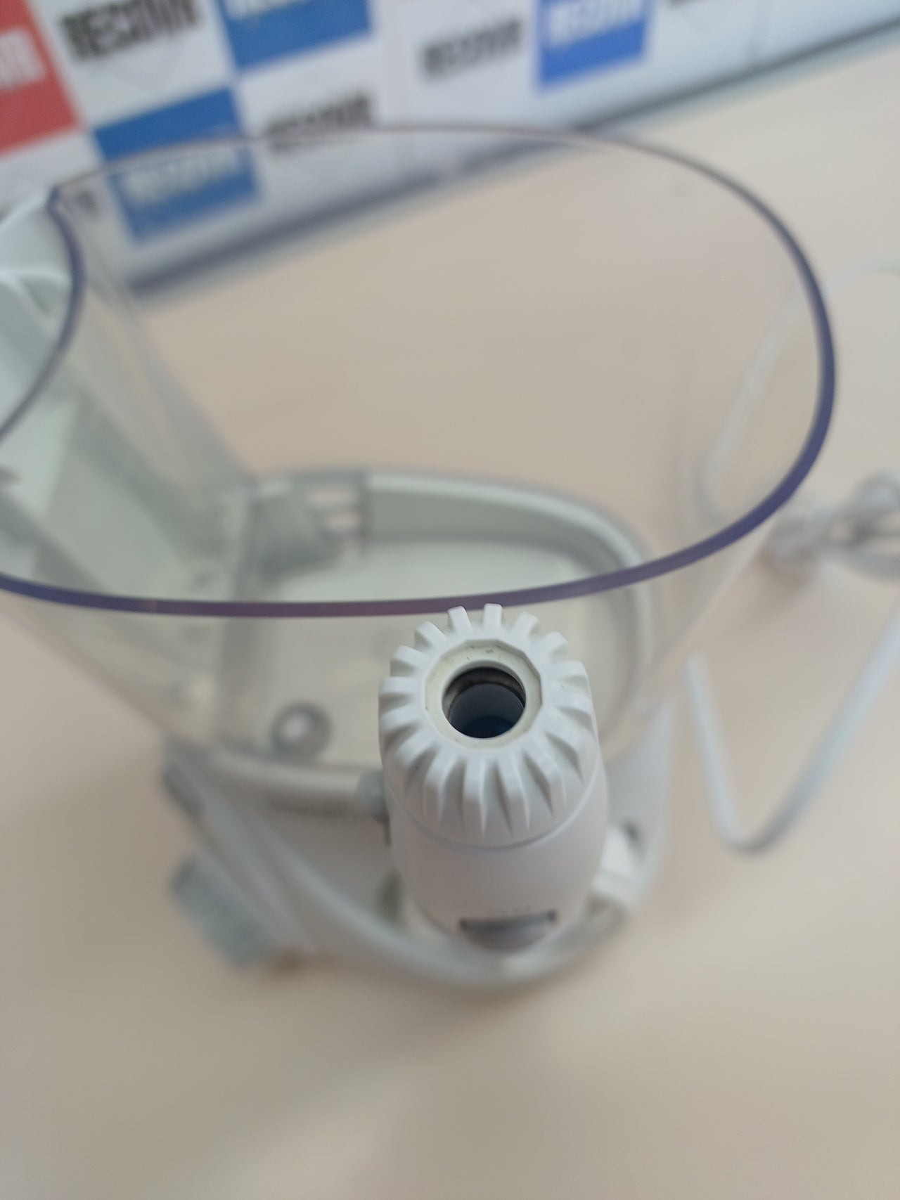 Irrigador dental Waterpik Ultra con 10 niveles y 7 boquillas.