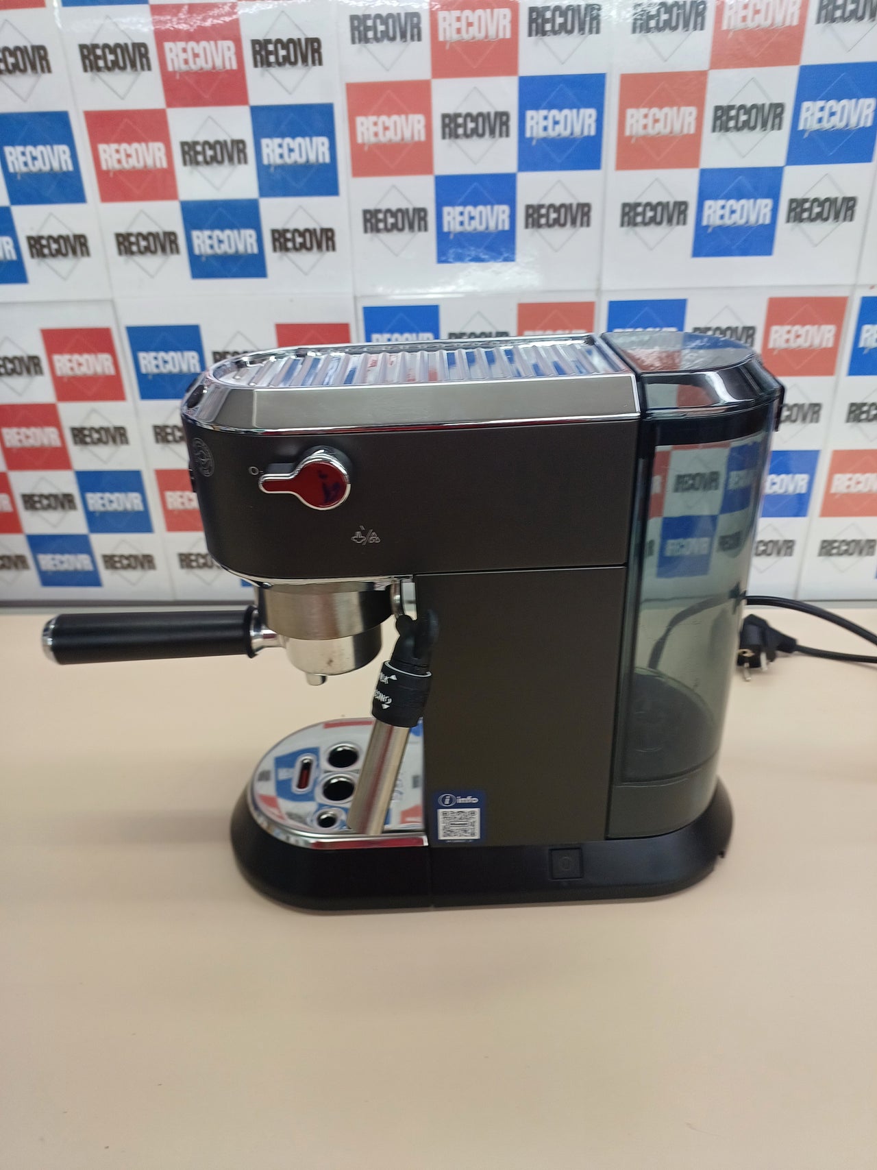 Cafetera espresso bomba acero 1,3 L negra - De'Longhi