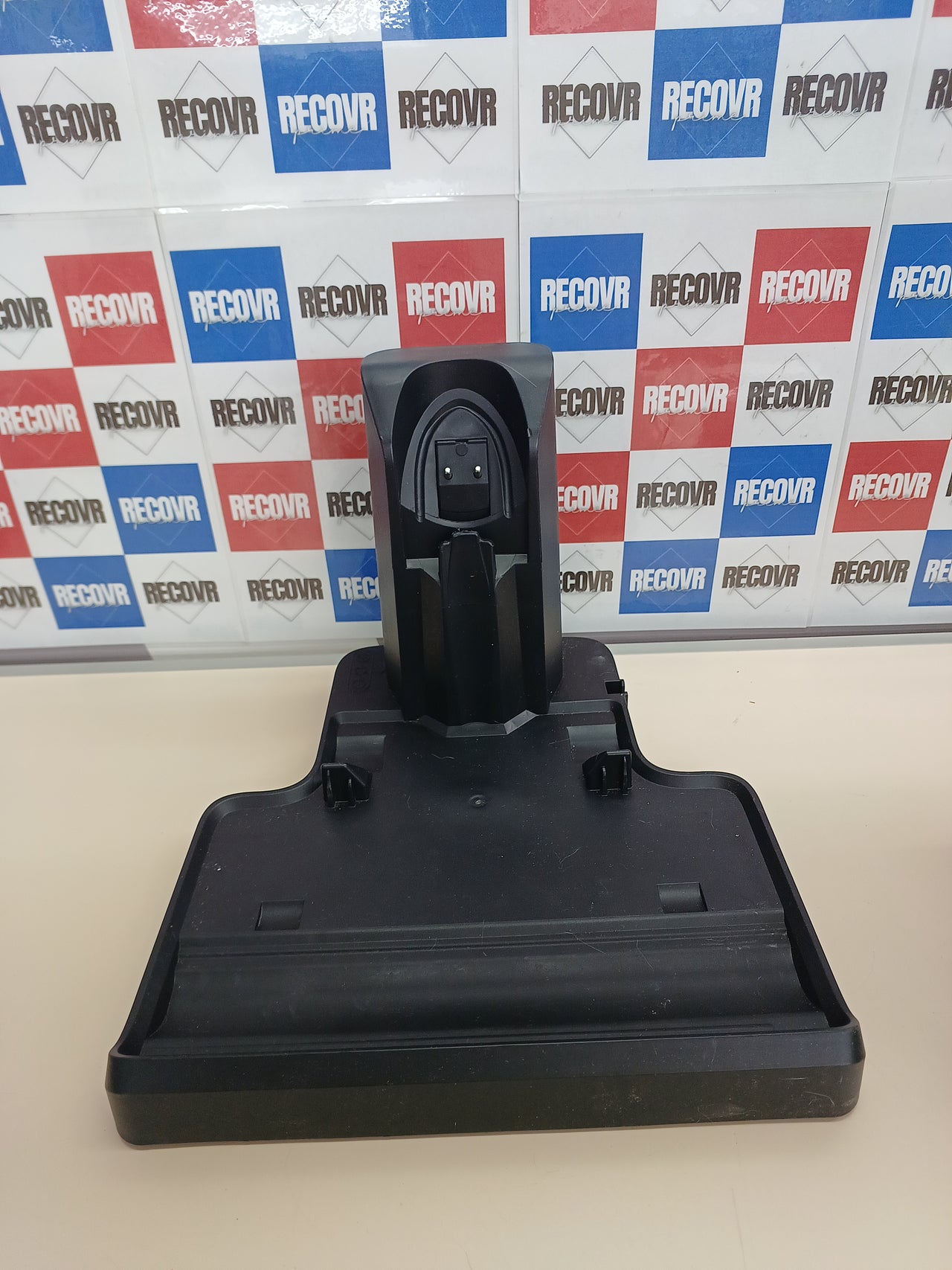 Aspiradora fregadora sin cable multisuperficie – Eureka
