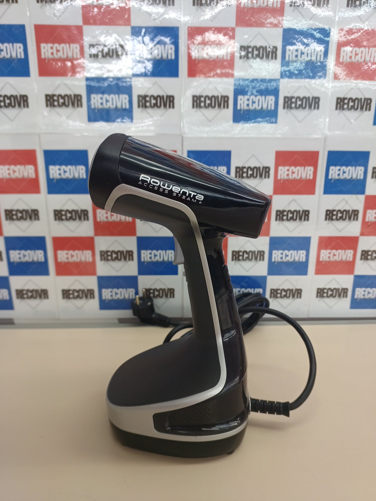 Plancha vapor vertical 1600 W desinfecta y elimina arrugas – Rowenta