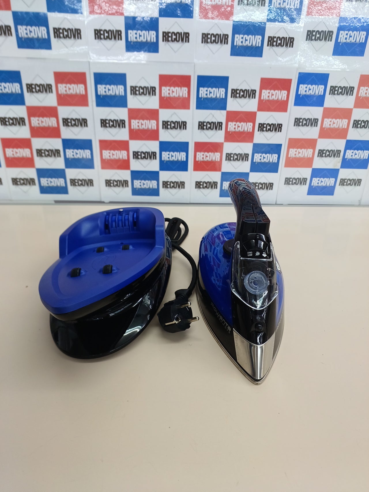 Plancha sin cable con golpe de vapor 115 g/min Rowenta