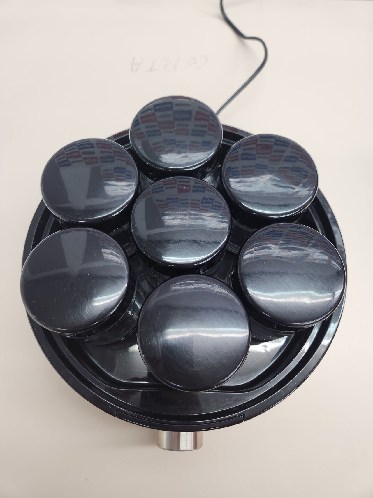 Yogurtera digital 7 tarros, mini yogurtera con 5 programas automáticos incluidos para hacer yogur casero, sin BPA, acero inoxidable cepillado/negro, JG 3521 SEVERIN